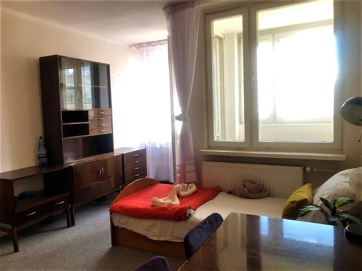 Comfortable 3 Bedroom Rental Unit With A Cozy Balcony In Center Варшава Экстерьер фото