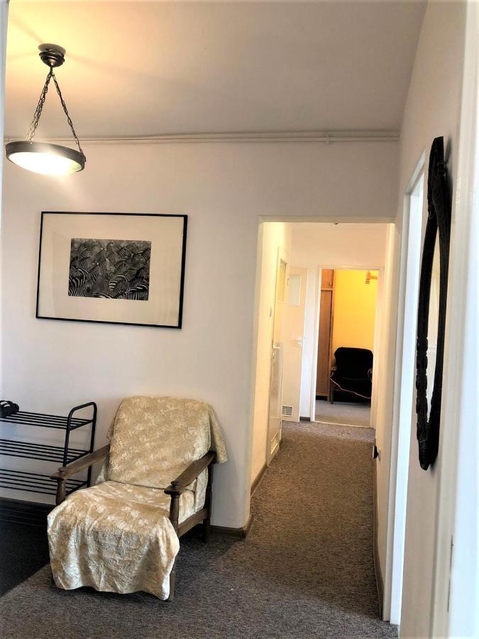 Comfortable 3 Bedroom Rental Unit With A Cozy Balcony In Center Варшава Экстерьер фото